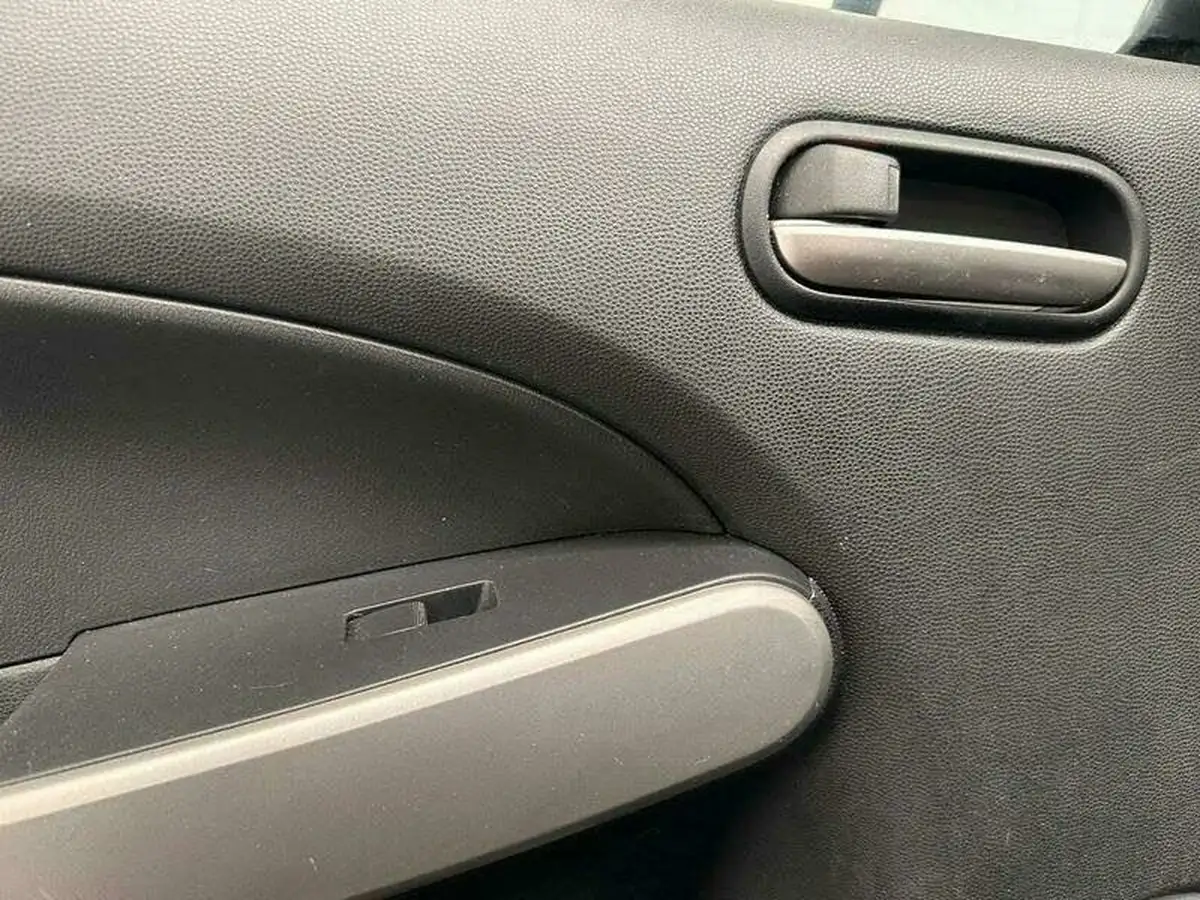 2011-mazda-mazda2-13-tamura-5d-big-38