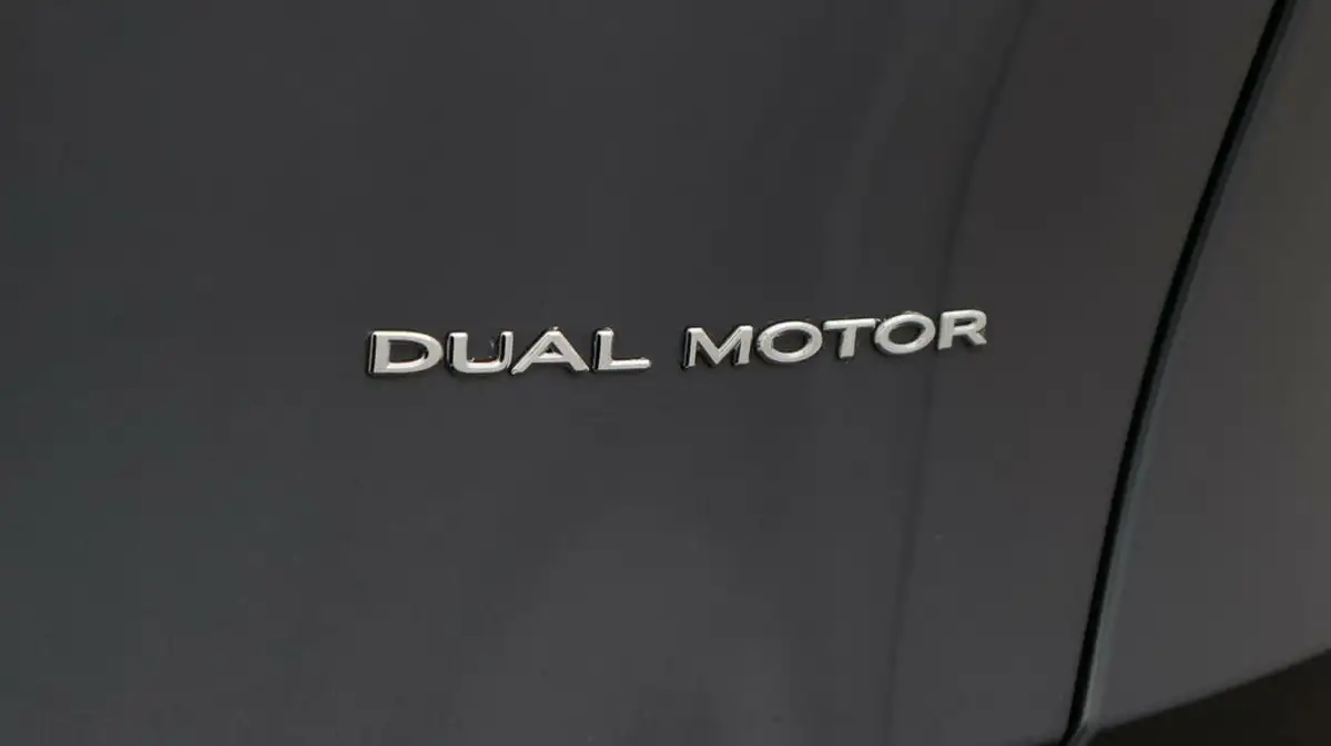 2022-tesla-model-y-e-long-range-big-22