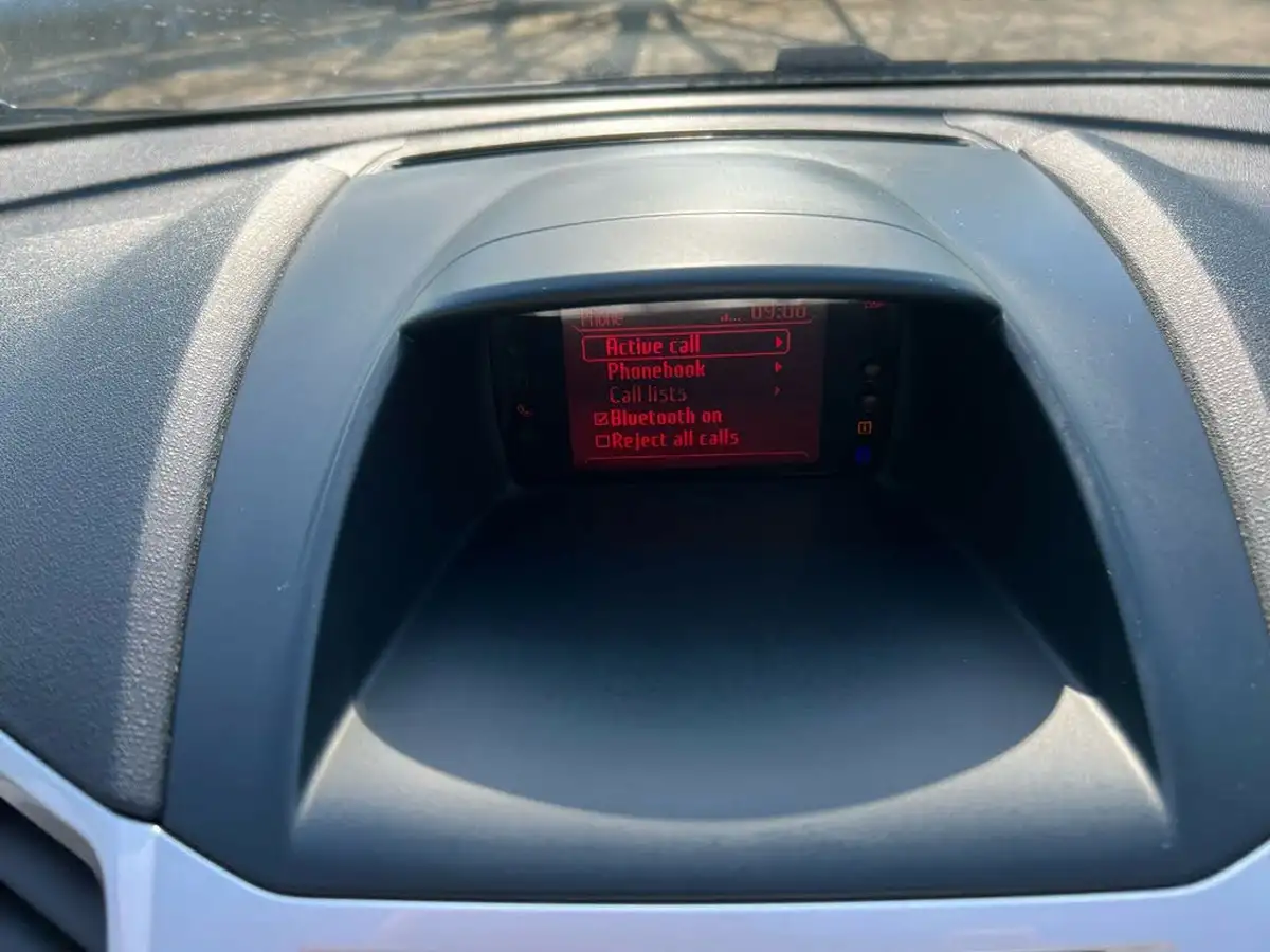2012-ford-fiesta-125-zetec-3d-big-14