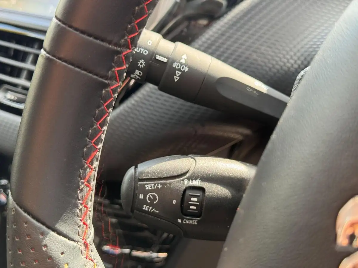 2019-peugeot-208-12-puretech-gt-line-110bhp-big-25