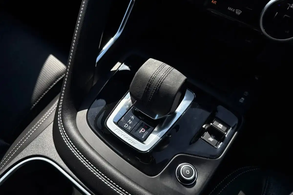 2024-jaguar-e-pace-20-d200-r-dynamic-se-black-big-21