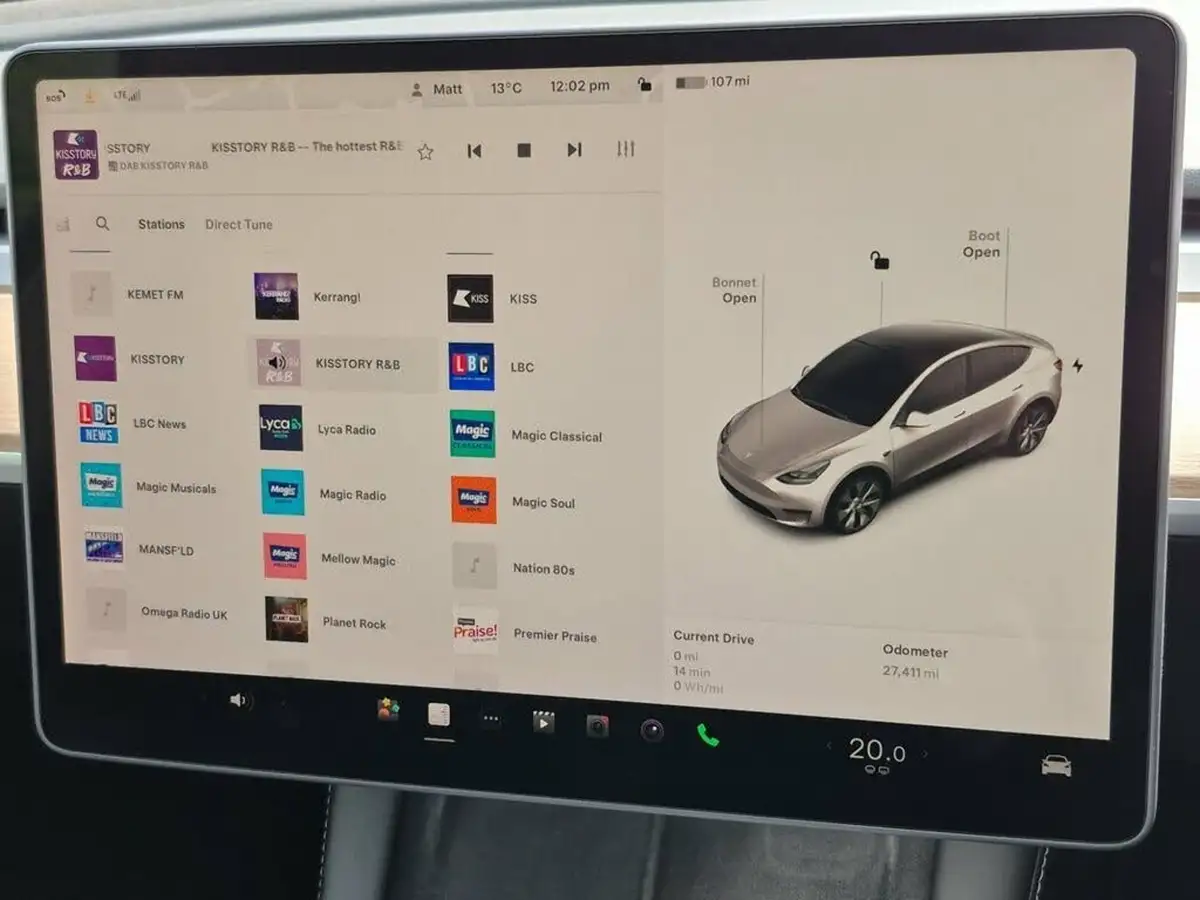2022-tesla-model-y-e-long-range-big-16