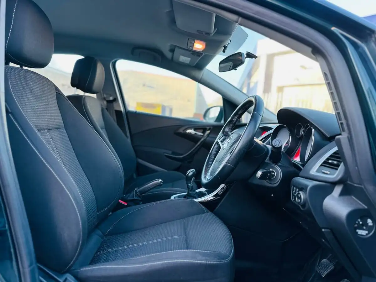 2015-vauxhall-astra-14-sri-vvt-16v-100ps-1398cc-big-48
