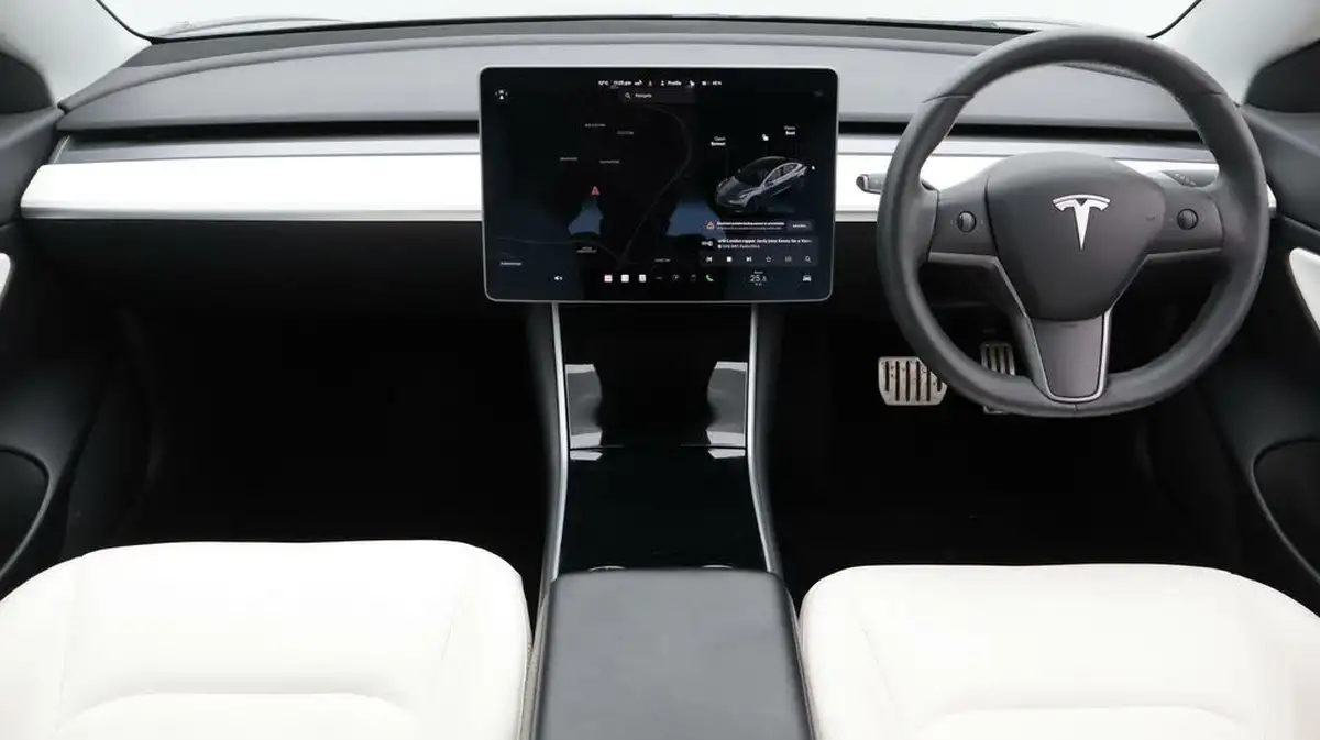 2020-tesla-model-3-e-performance-big-13