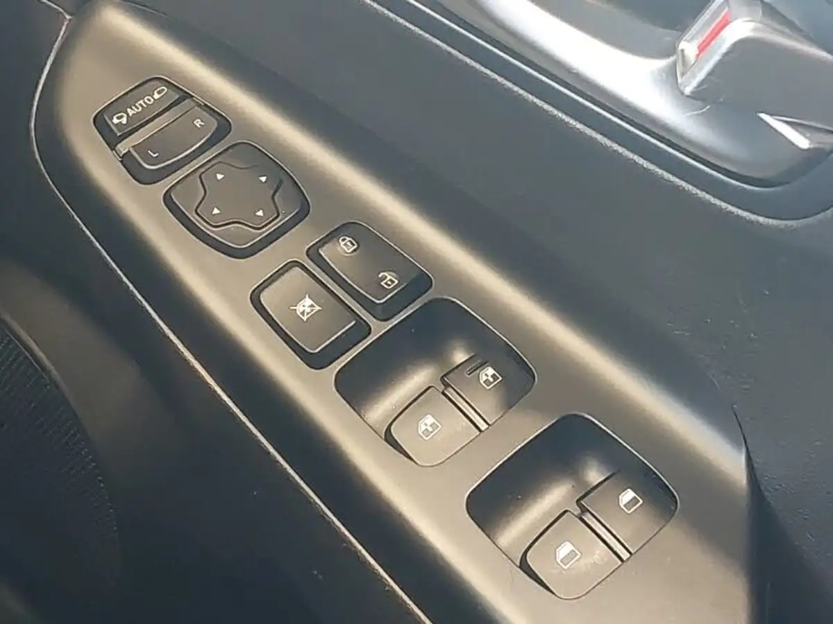 2022-hyundai-kona-e-premium-136ps-39kwh-big-13