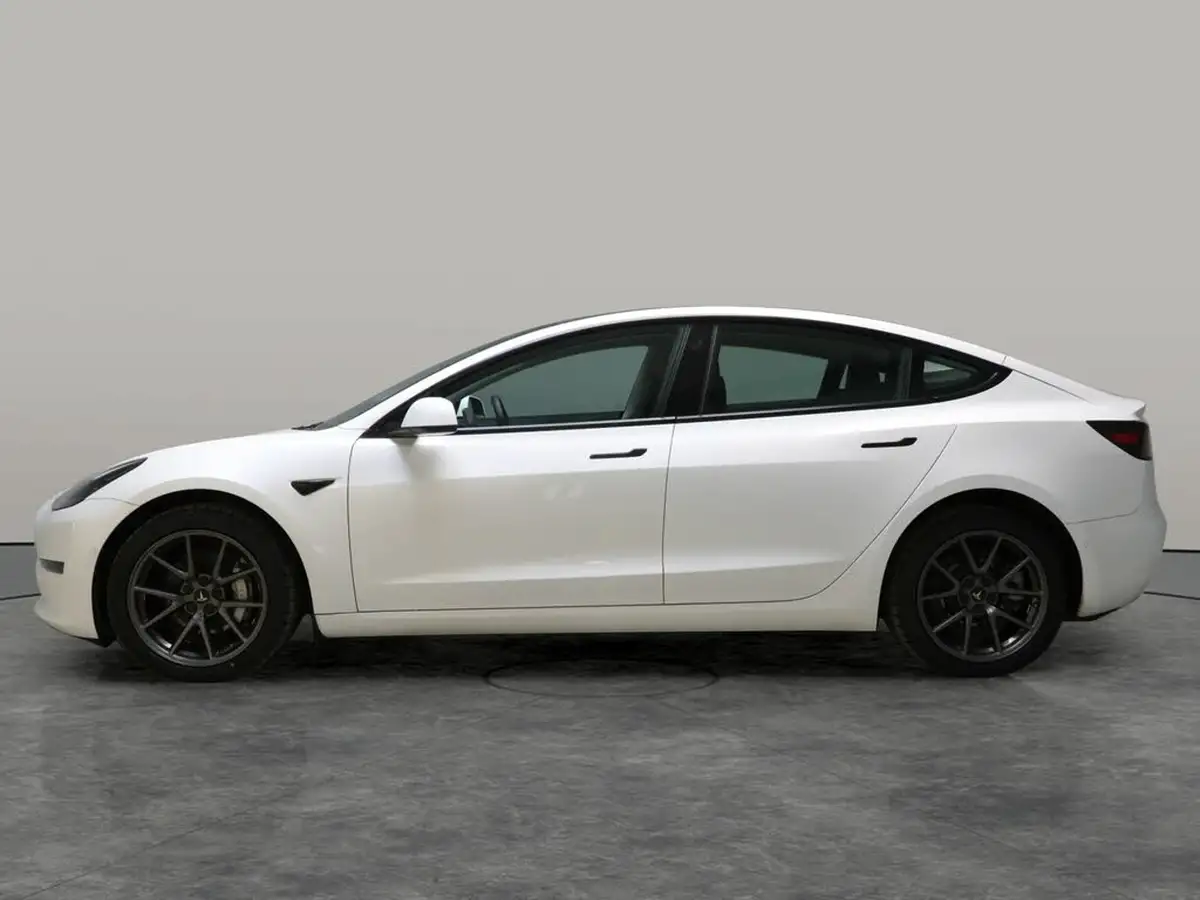 2022-tesla-model-3-e-long-range-big-13