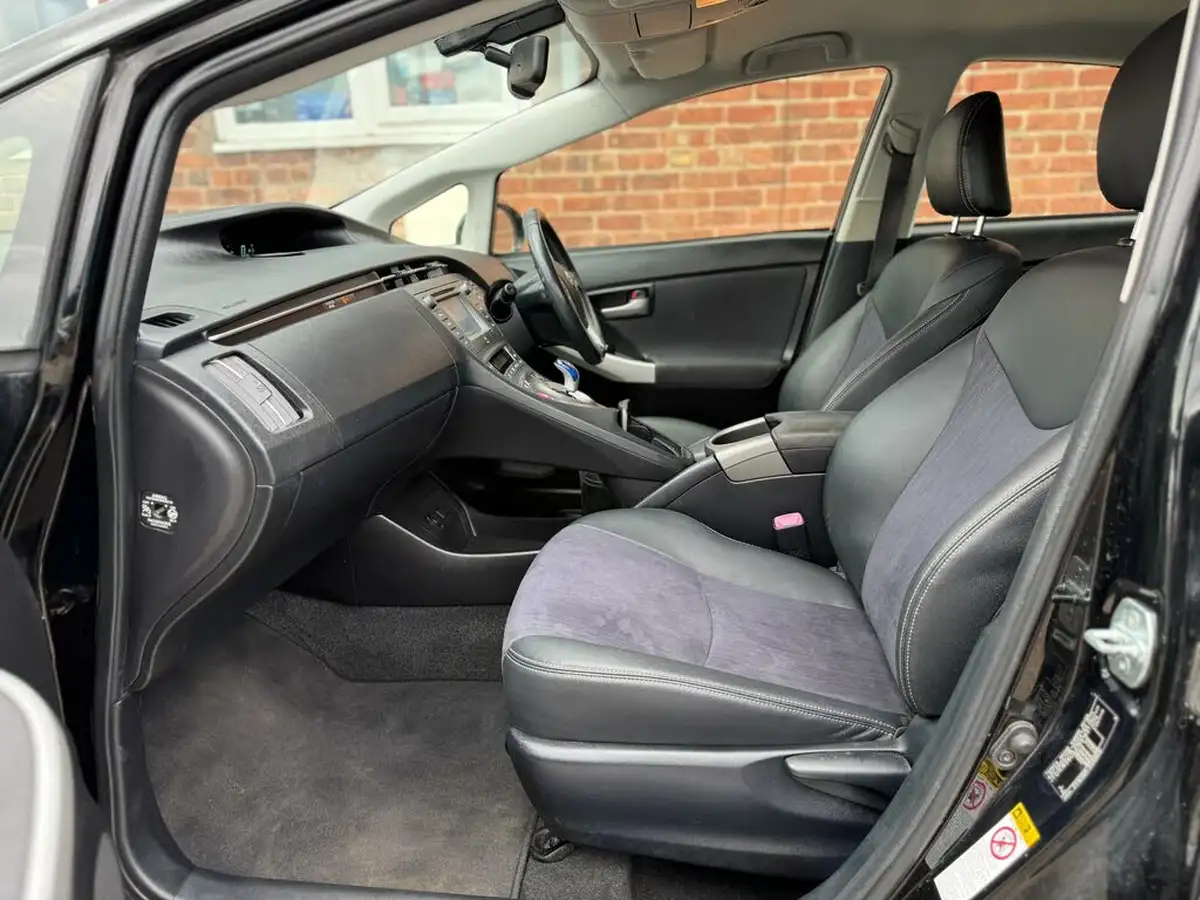 2012-toyota-prius-18-vvt-i-t-spirit-hybrid-leather-1794cc-big-26
