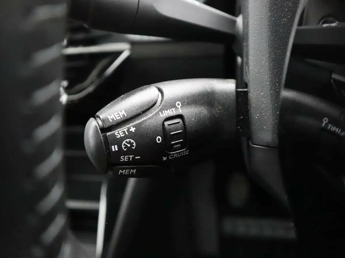 2024-peugeot-2008-suv-12-puretech-active-100ps-big-19