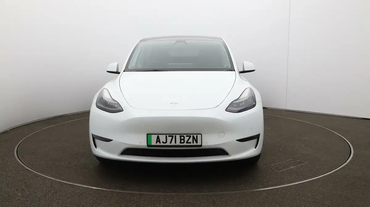 2022-tesla-model-y-e-long-range-big-2