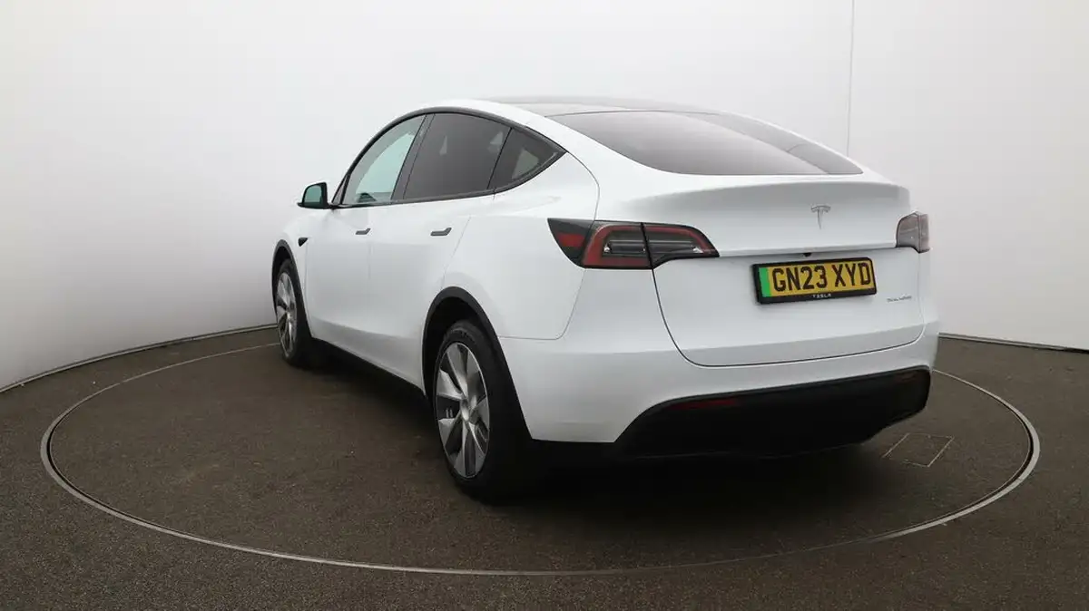 2023-tesla-model-y-e-long-range-big-53