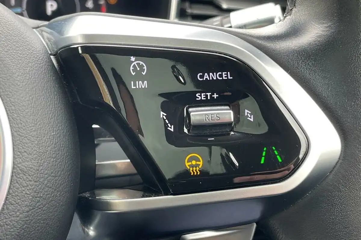 2021-jaguar-f-pace-20-d200-hse-mhev-big-36