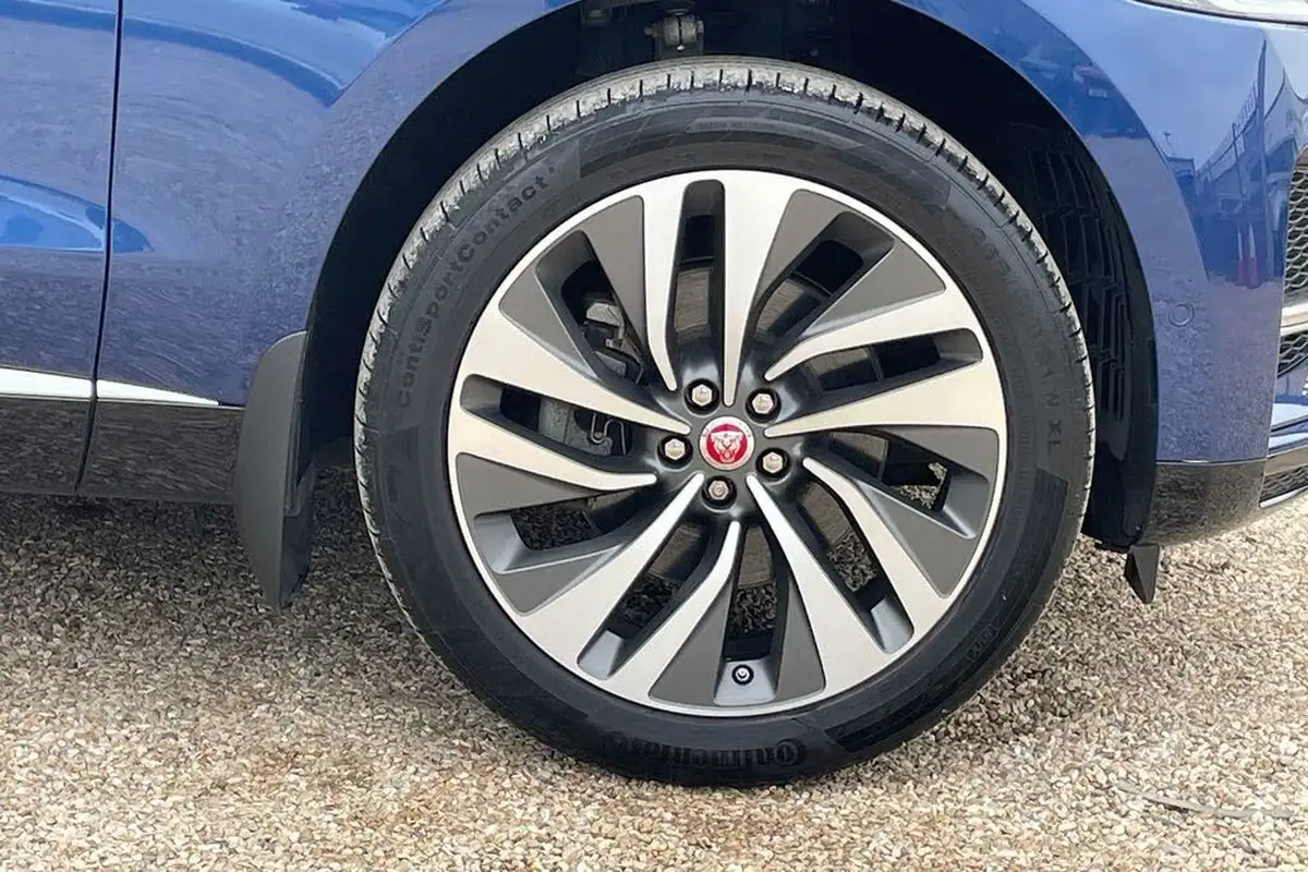 2021-jaguar-f-pace-20-d200-hse-mhev-big-12
