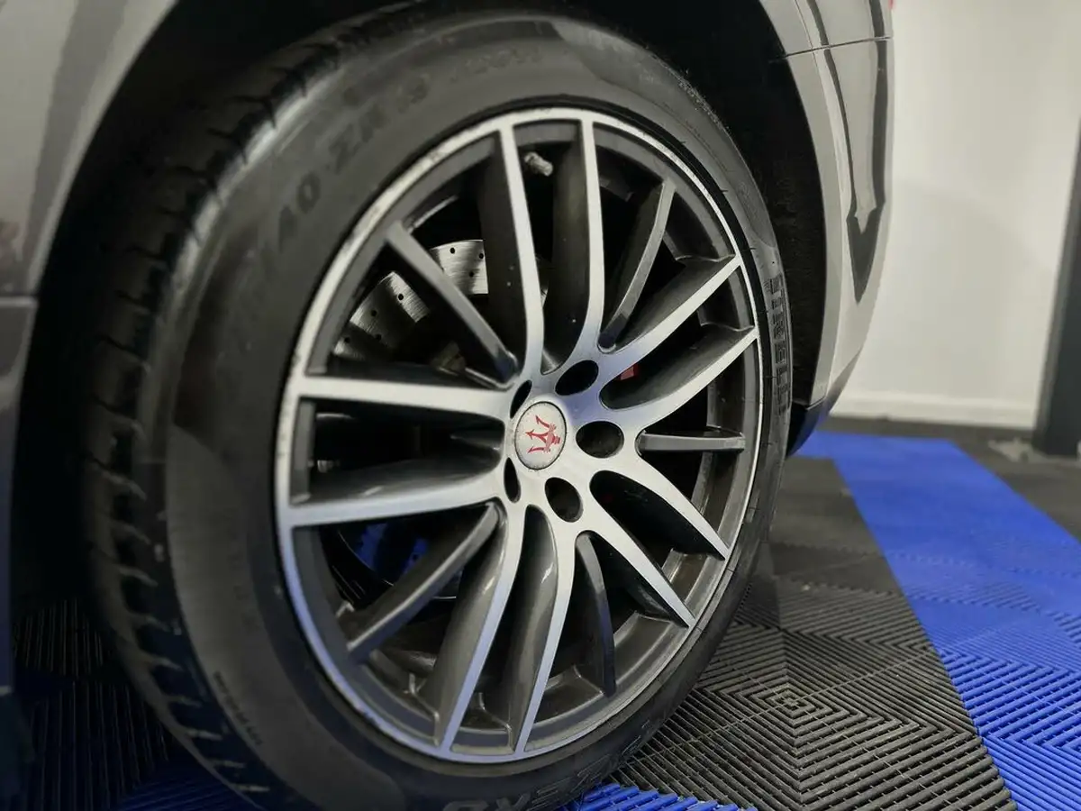 2016-maserati-ghibli-30-big-37