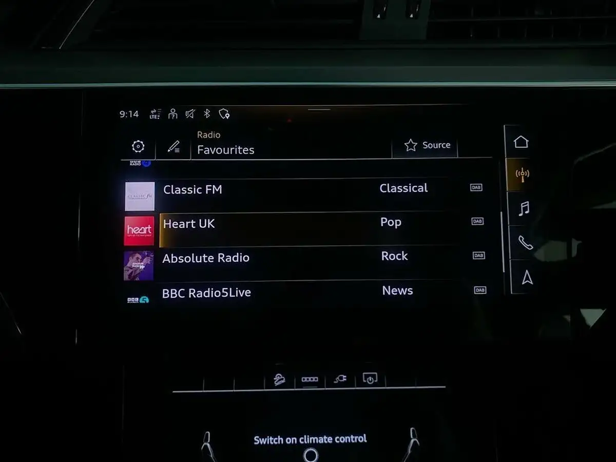 2021-audi-e-tron-50e-sport-station-wagon-big-29