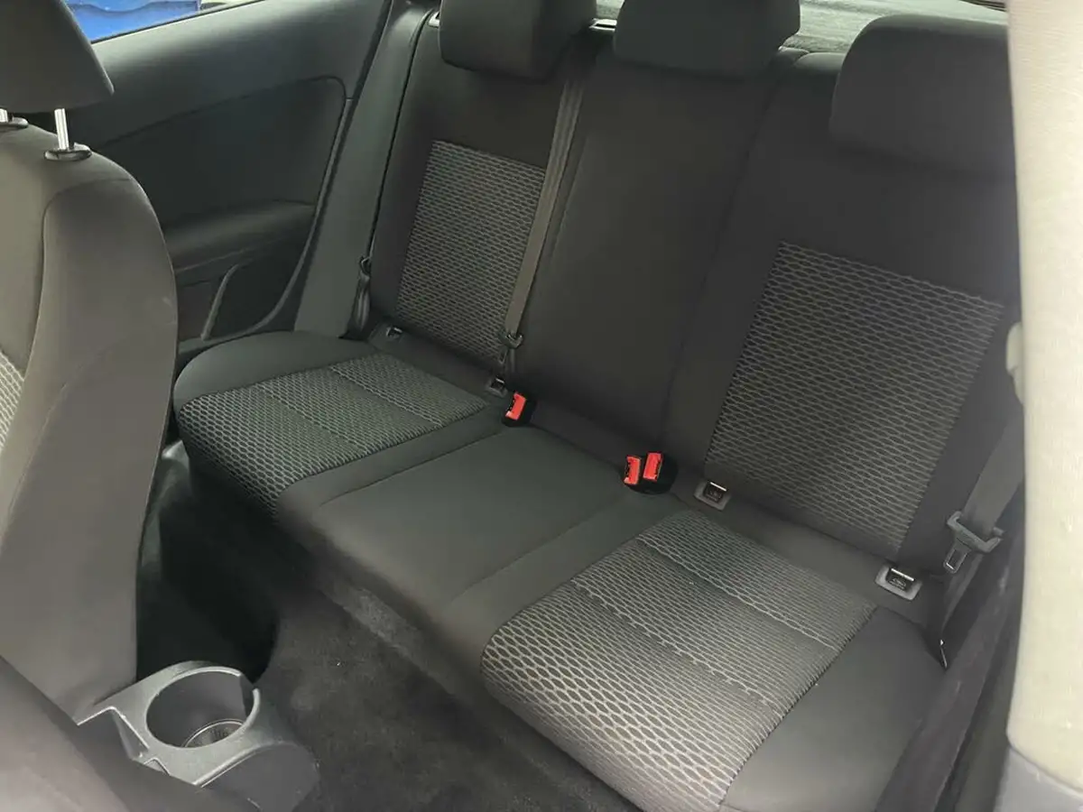 2011-volkswagen-golf-12-tsi-s-3d-big-19