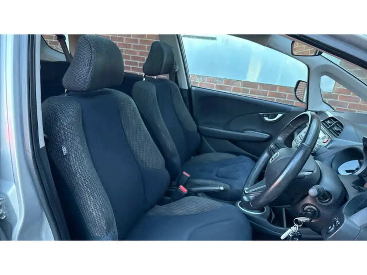 2014-honda-jazz-14-ex-big-25
