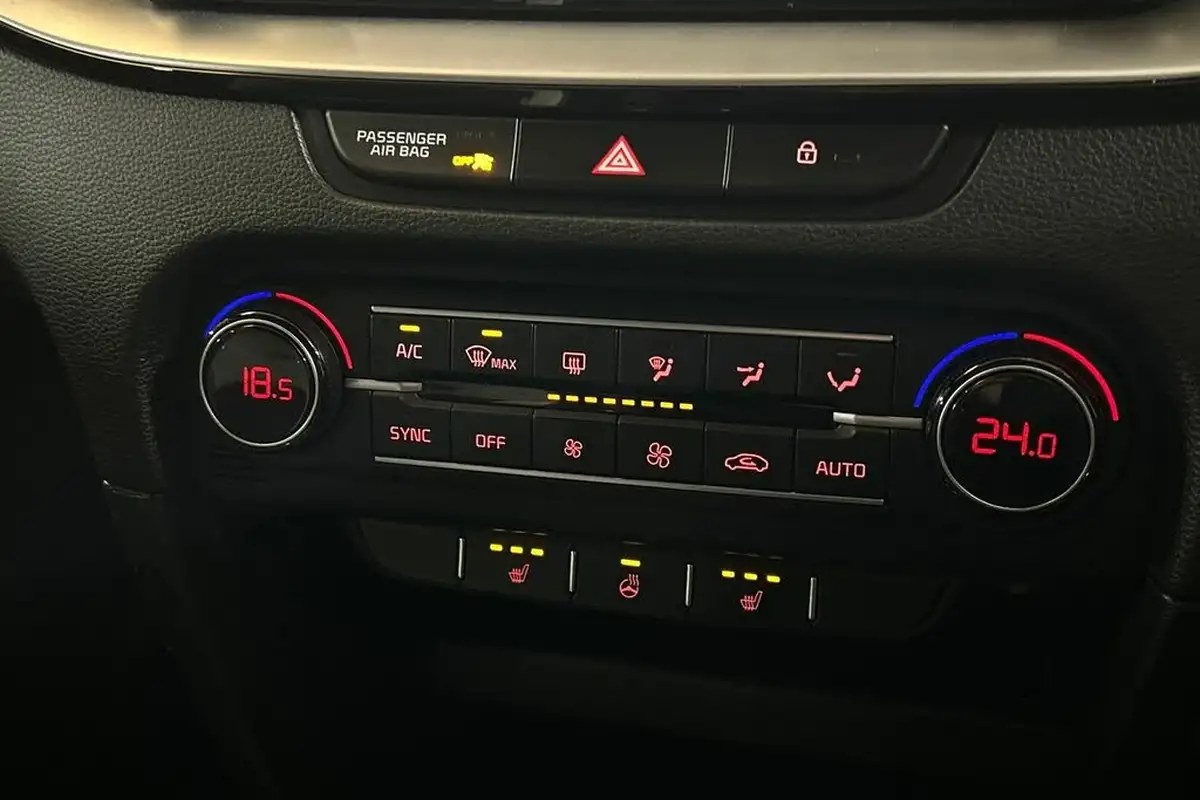 2021-kia-pro-ceed-15-t-gdi-gt-line-big-17