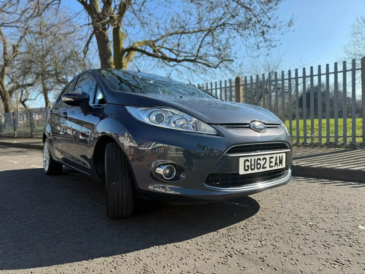 2012-ford-fiesta-14-titanium-5d-big-15
