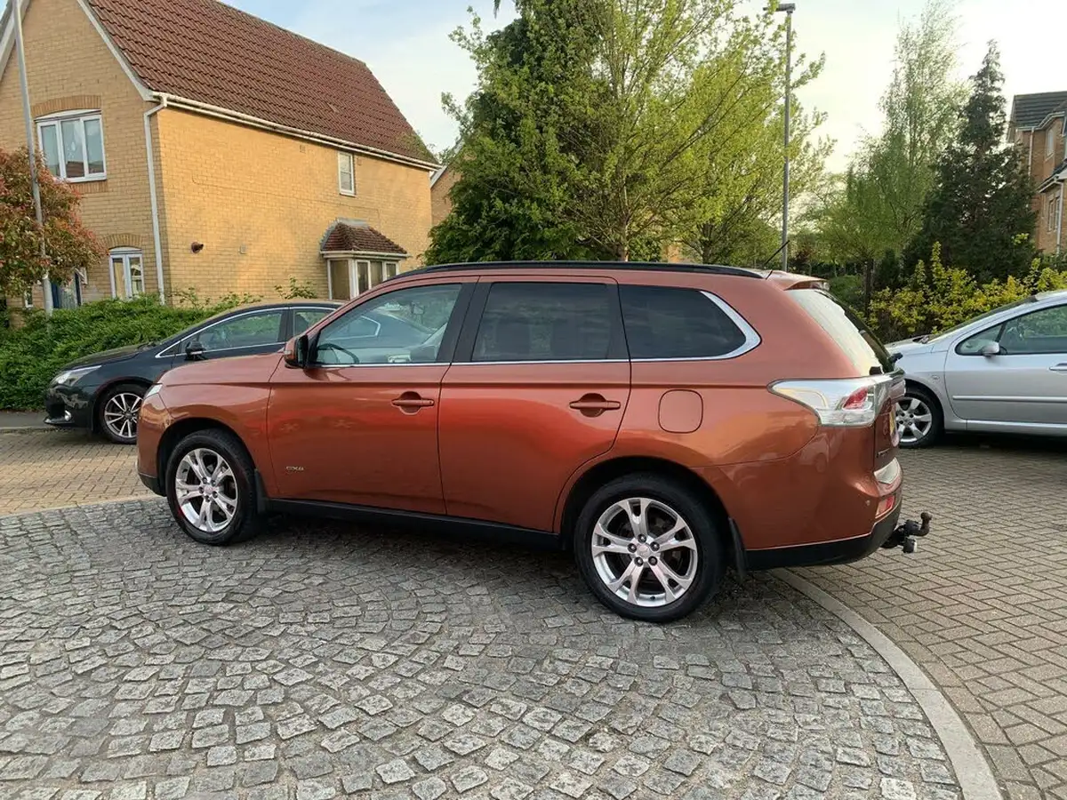 2014-mitsubishi-outlander-22di-d-gx4-big-20