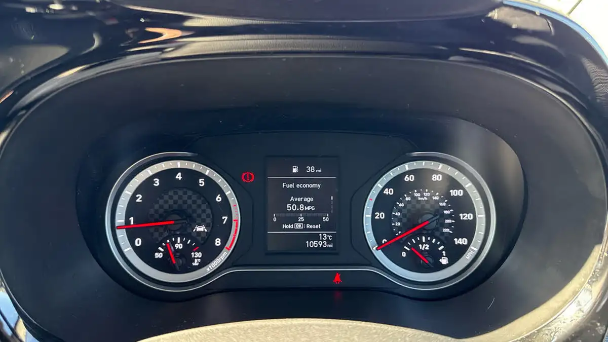2023-hyundai-i10-10-se-connect-big-12