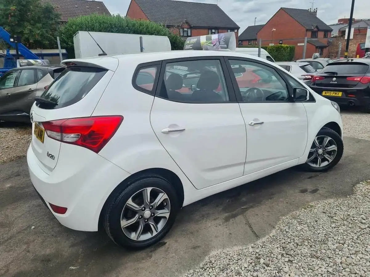 2016-hyundai-ix20-14-se-big-18