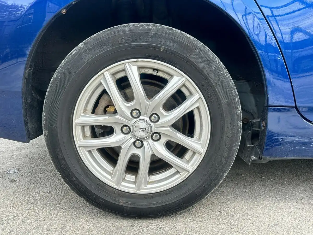 2009-toyota-prius-hybrid-big-7
