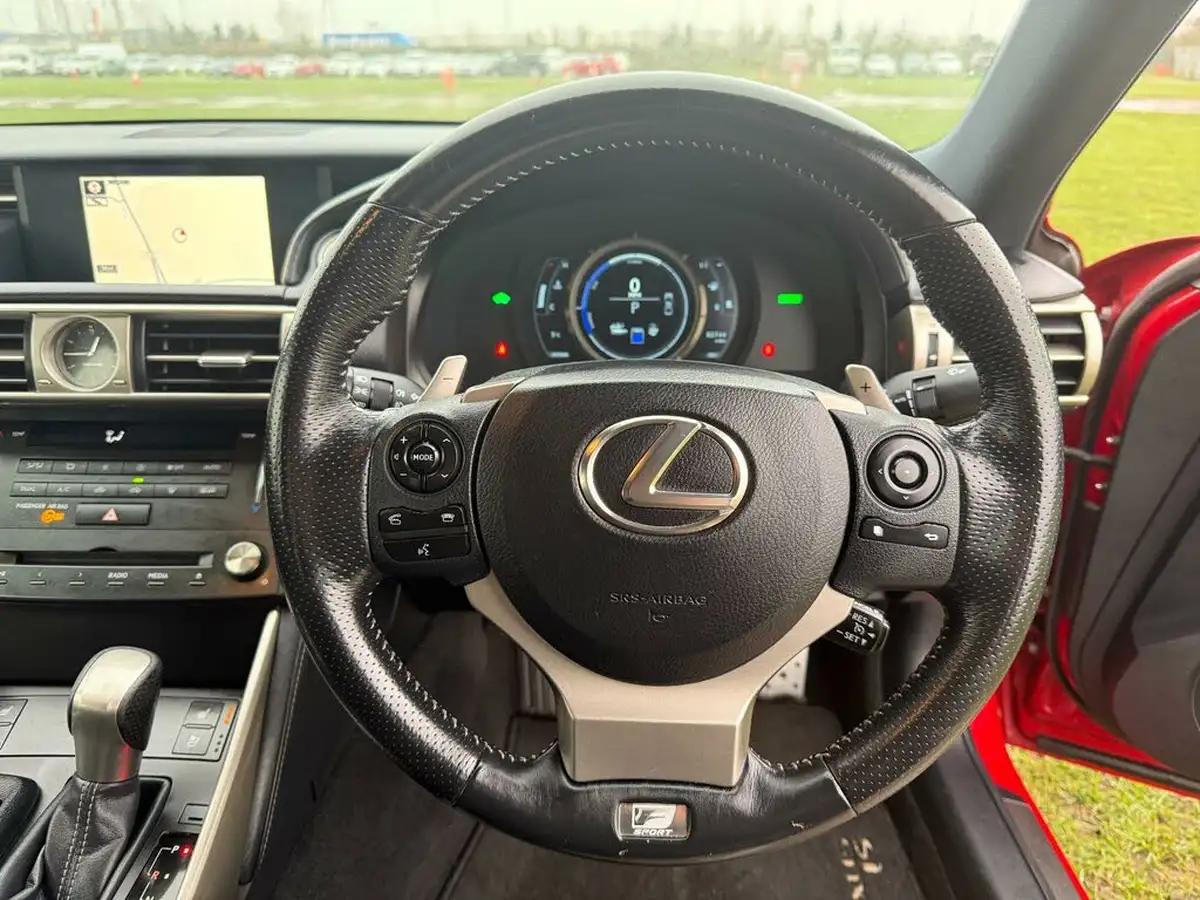 2016-lexus-is-300h-25-f-sport-big-15