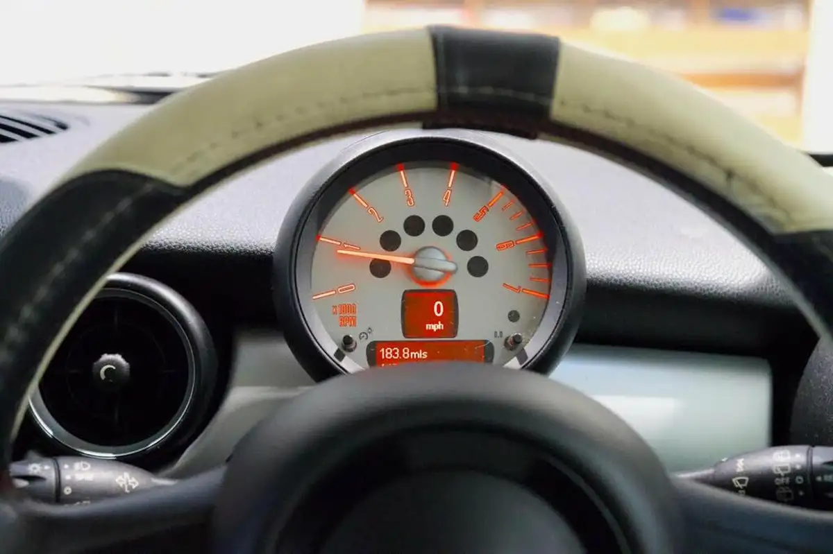 2011-mini-cooper-16td-one-d-big-15