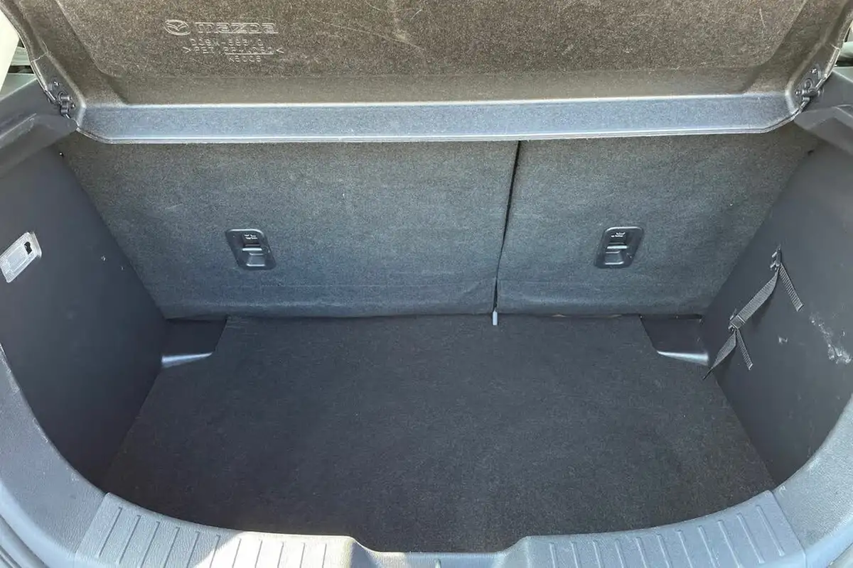2019-mazda-mazda2-15-gt-sport-nav-115ps-big-13