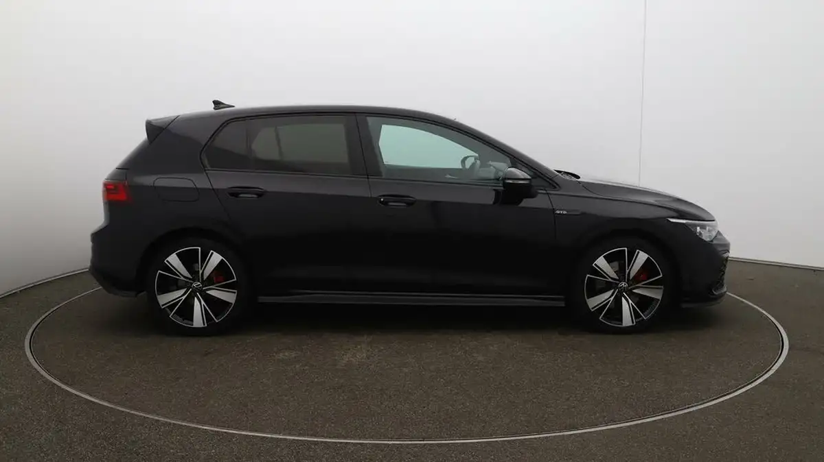 2022-volkswagen-golf-20tdi-gtd-big-40