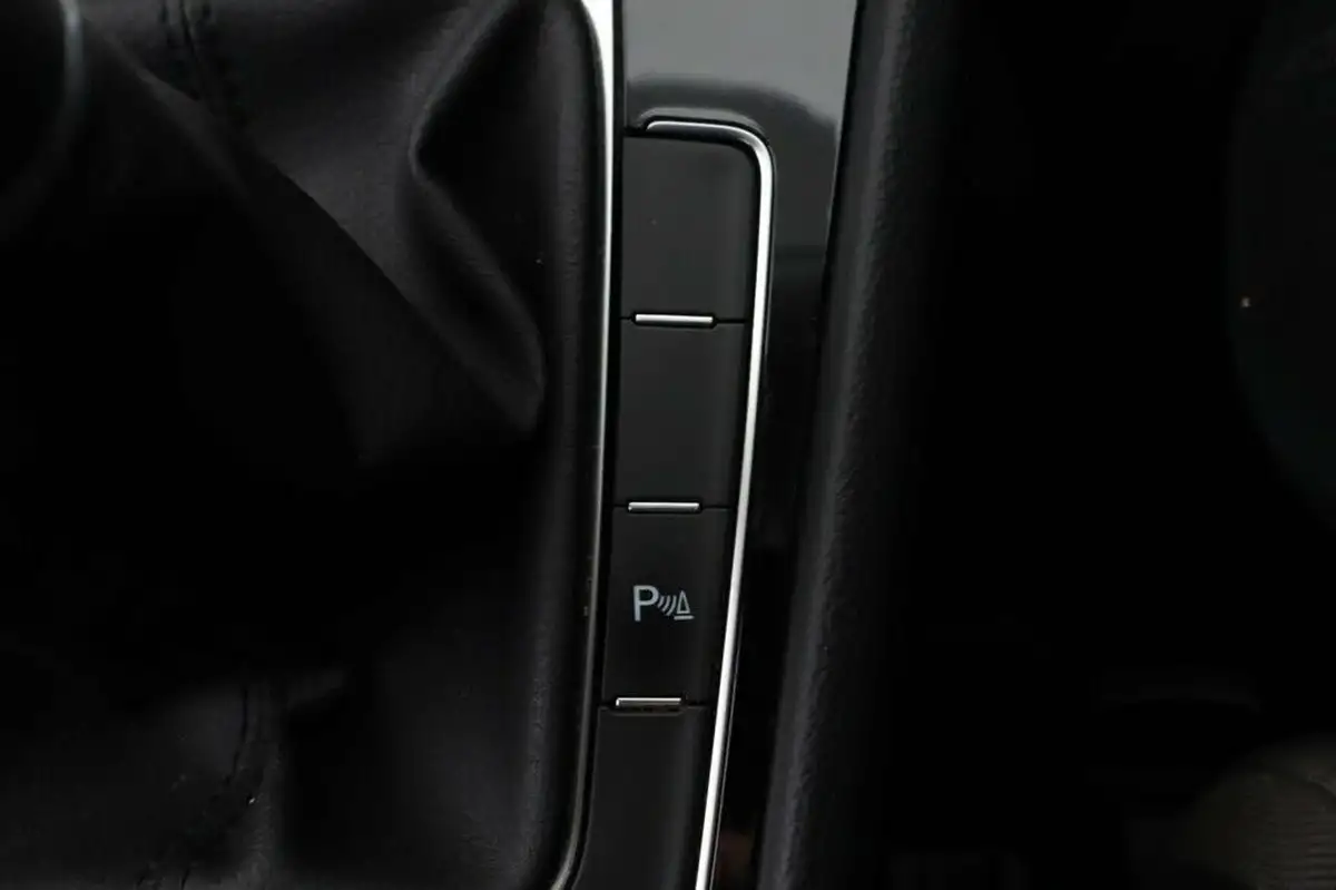 2019-volkswagen-golf-15-tsi-gt-150ps-ss-hatchback-5d-big-18