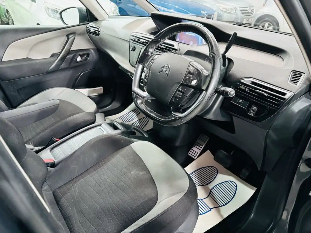 2015-citroen-c4-picasso-16bluehdi-exclusive-eat6-big-8