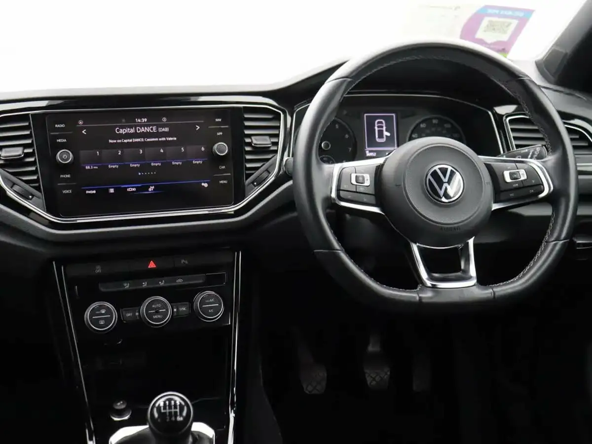 2021-volkswagen-t-roc-15-tsi-black-edition-big-13