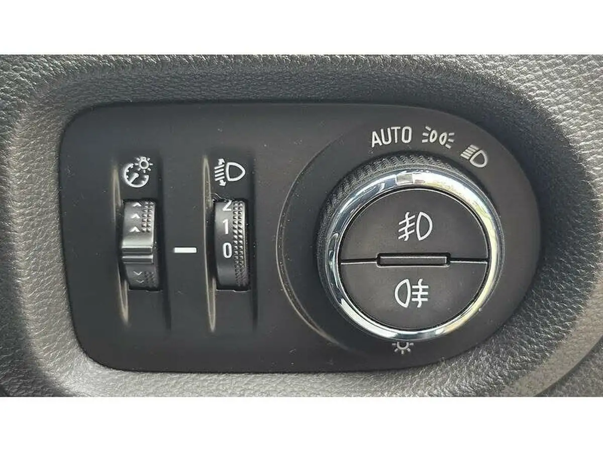 2019-vauxhall-astra-16cdti-griffin-big-26