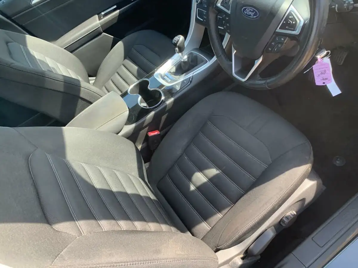 2015-ford-mondeo-20tdci-zetec-econetic-estate-big-21