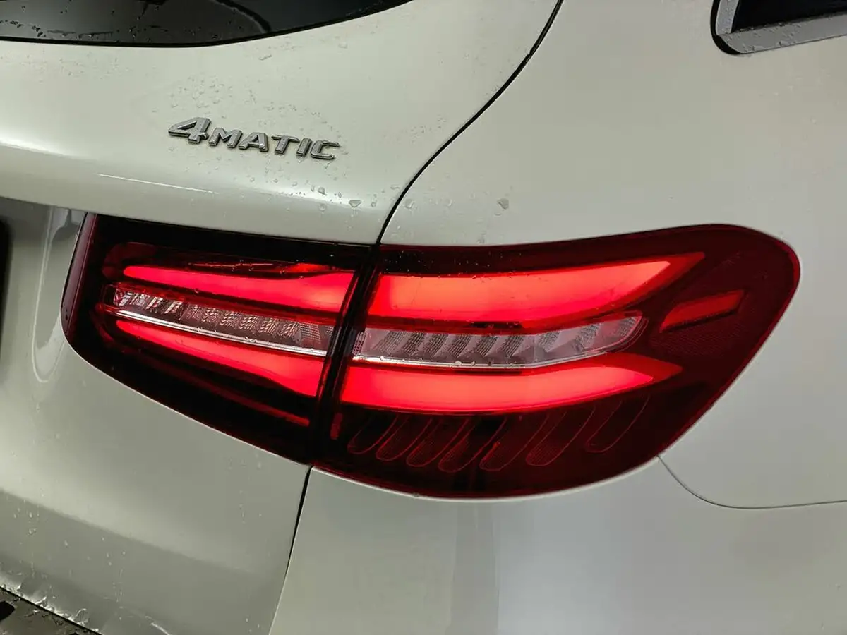 2017-mercedes-benz-glc-class-30-d-glc350d-sport-ss-station-wagon-5d-big-37