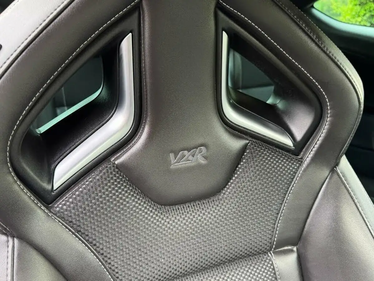 2013-vauxhall-astra-20-vxr-big-39