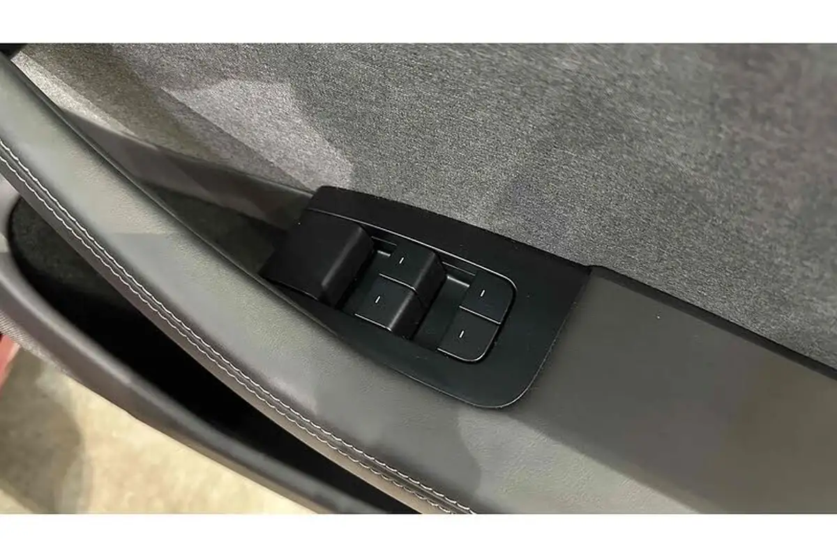 2024-tesla-model-3-e-rwd-big-36