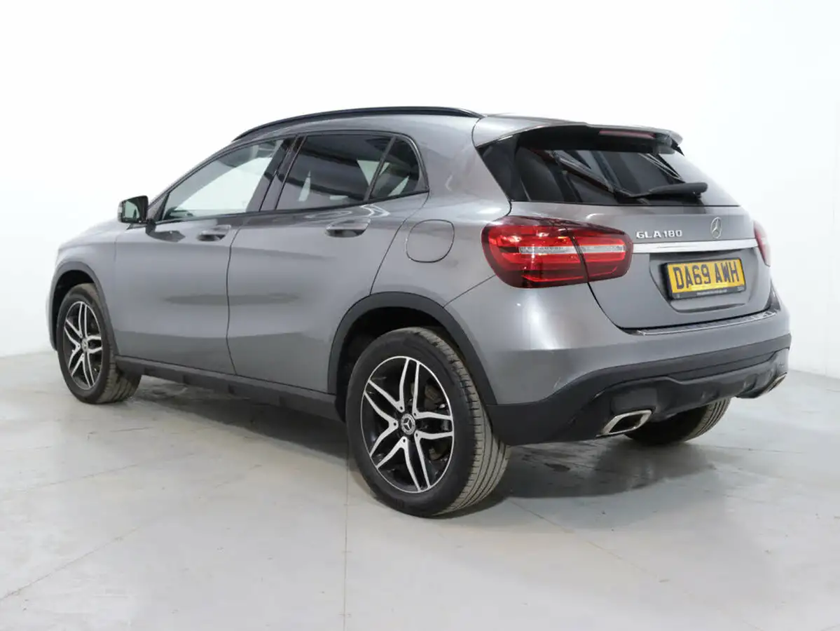 2019-mercedes-benz-gla-class-16-gla-180-urban-edition-big-4