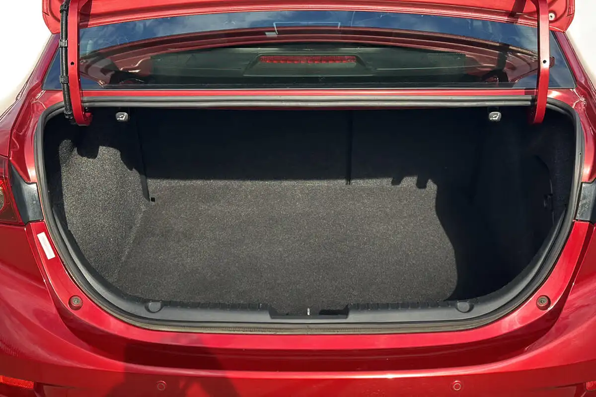 2015-mazda-mazda3-20-sport-nav-120ps-fastback-4d-big-17