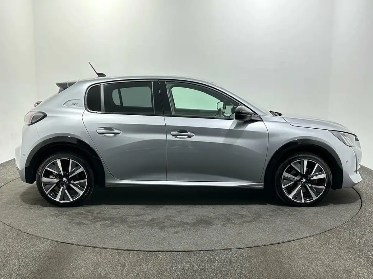 2022-peugeot-208-12-puretech-gt-100ps-big-7