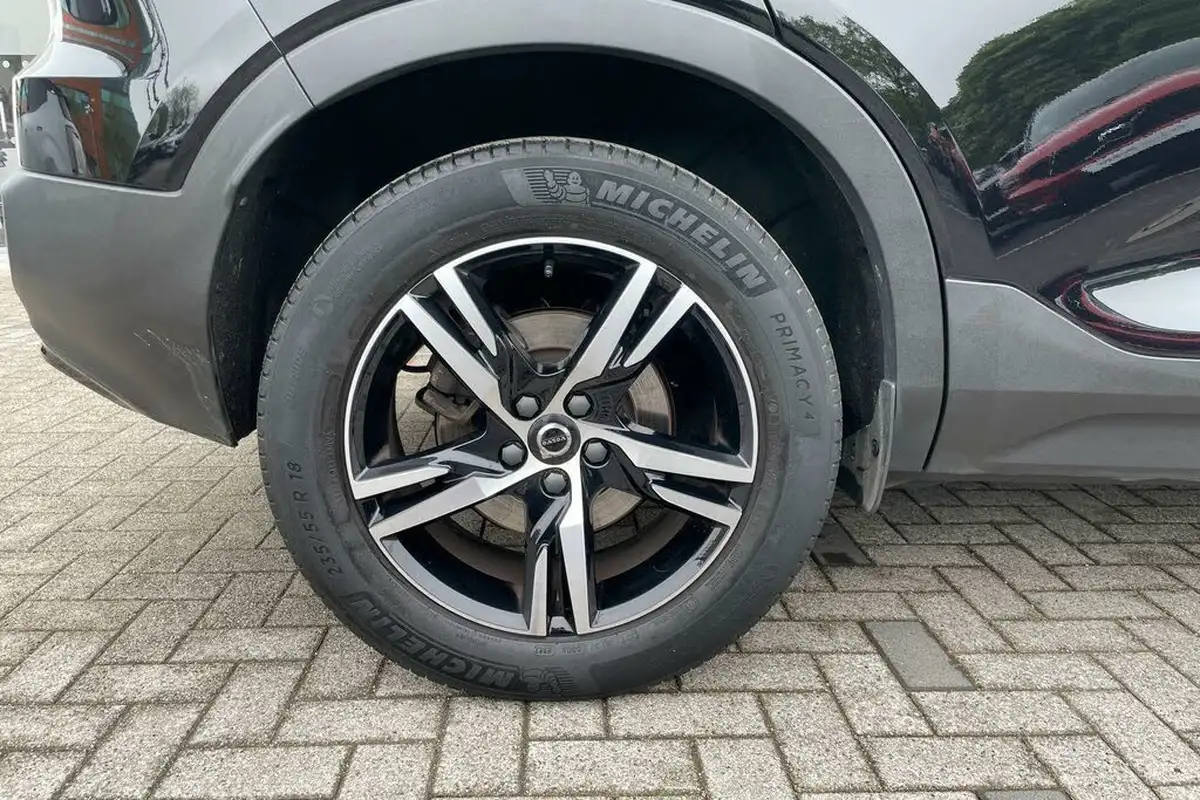 2022-volvo-xc40-20-b3-plus-big-12