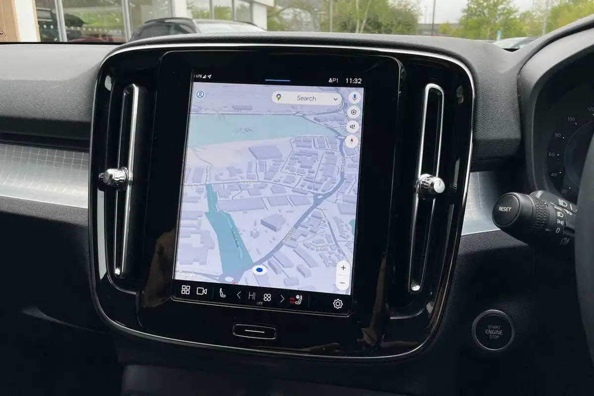 2022-volvo-xc40-20-b3-plus-big-36