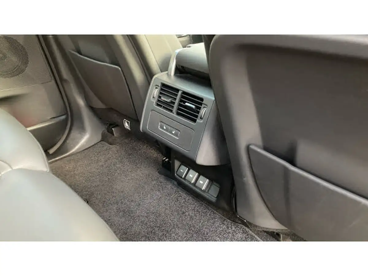 2023-land-rover-discovery-30-d300-r-dynamic-hse-big-17