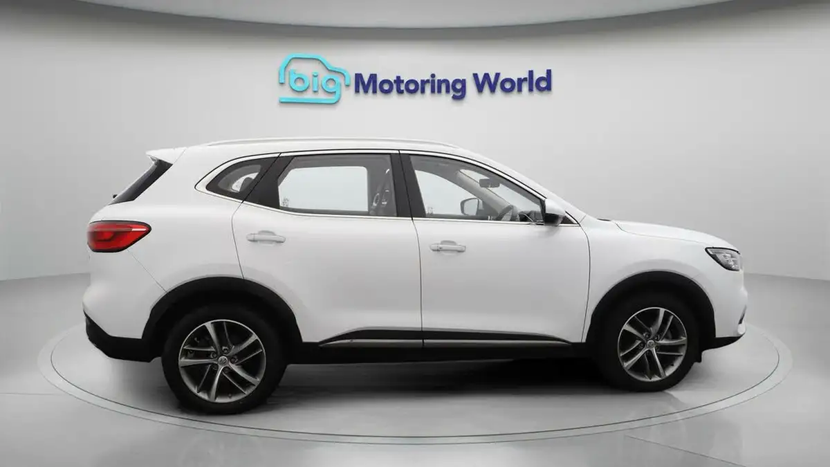 2022-mg-hs-15t-gdi-exclusive-162ps-dct-big-8