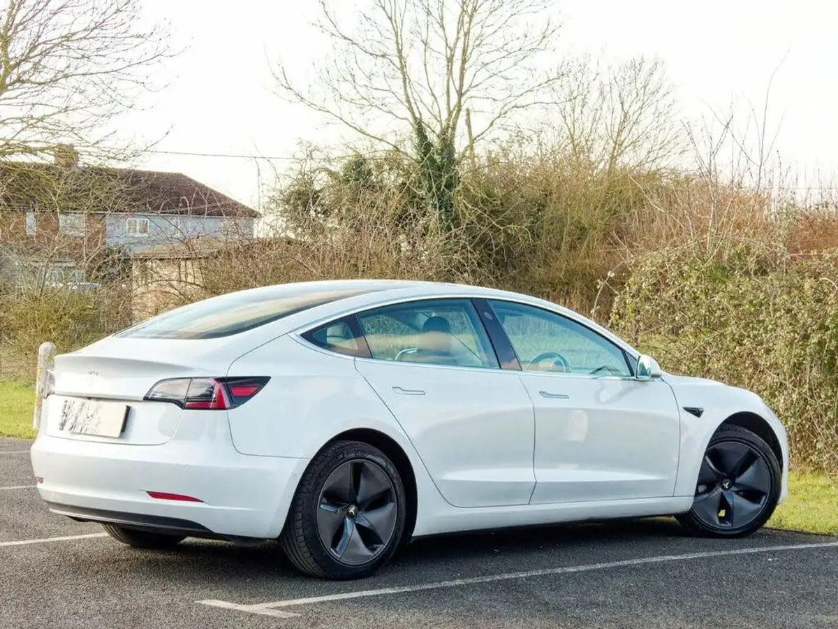 2020-tesla-model-3-e-standard-plus-big-7