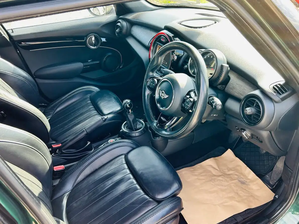 2016-mini-cooper-15-cooper-seven-5d-big-2