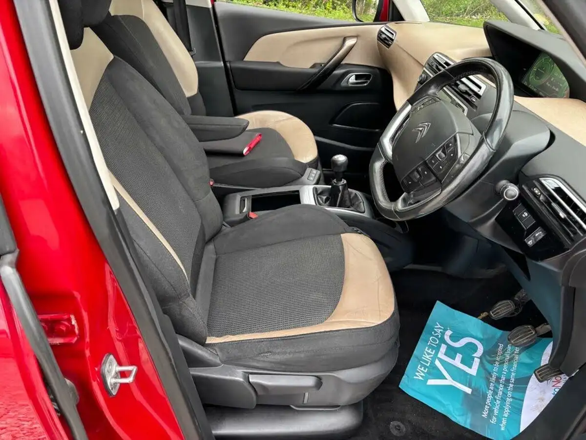 2015-citroen-grand-c4-picasso-16e-hdi-exclusive-big-14