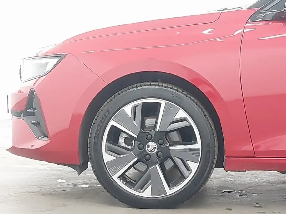 2024-vauxhall-astra-e-ultimate-sport-tourer-big-11