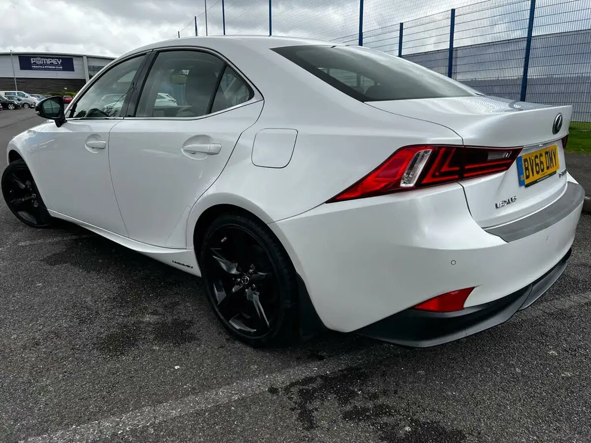 2016-lexus-is-300h-25-sport-big-4